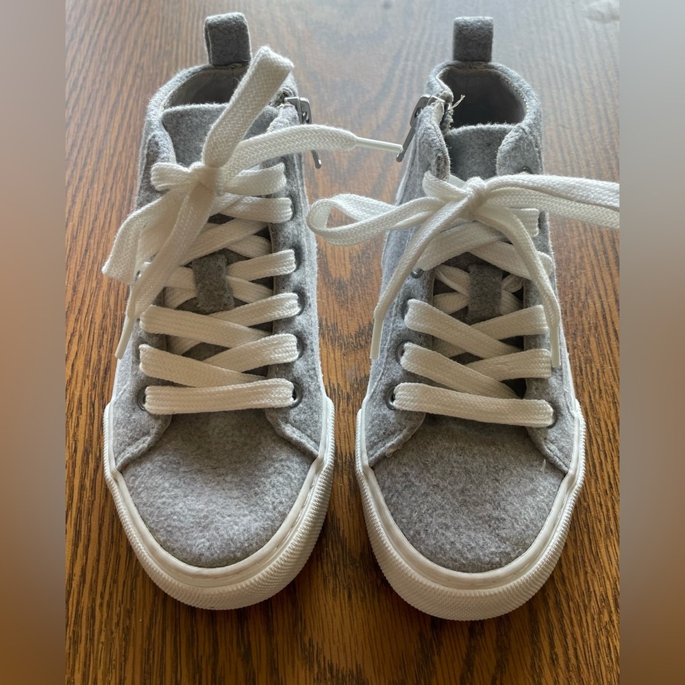Minnie Mouse GAP  Sneakers. - Picture 4 of 7